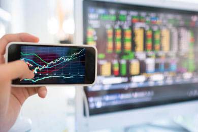 宇树登台王力宏演唱会获马斯克点赞，王兴兴：“机器人时刻还差一个临界点”（2025/12/20）